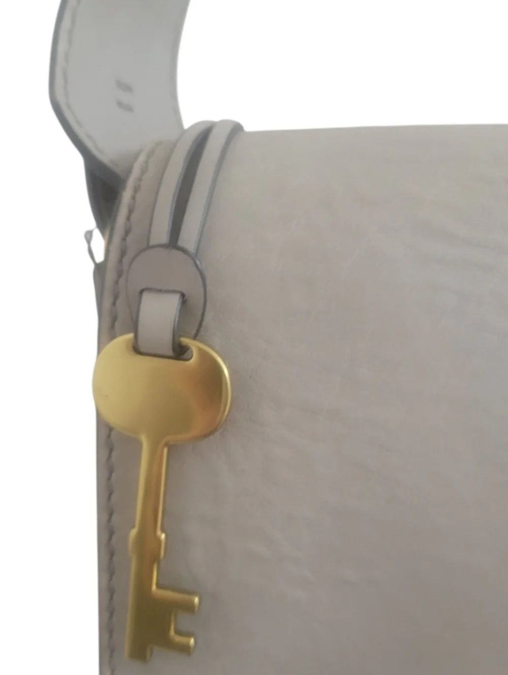 Fossil Leather Shoulder Bag Light Gray/Gold Hardware U-Shape Clasp Charm, NWOT - Picture 7 of 15